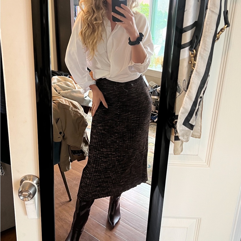 Aritzia midi skirt - Babaton